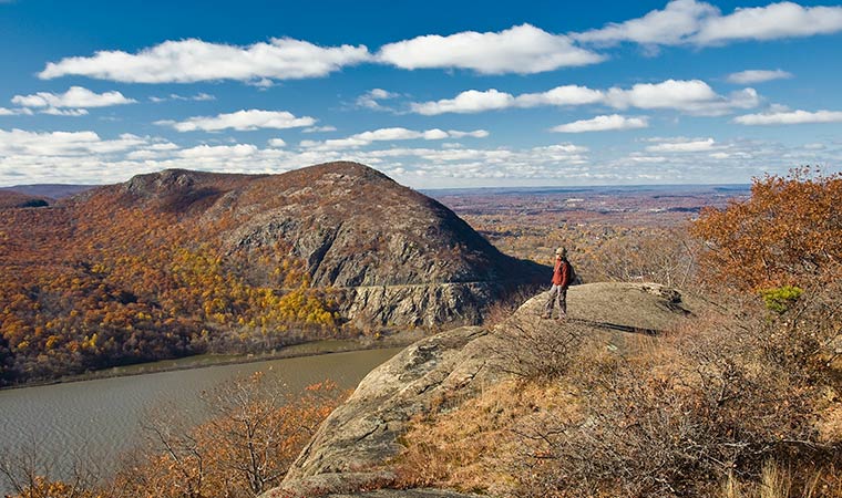 Crow's Nest Hiker Crow's Nest Hiker