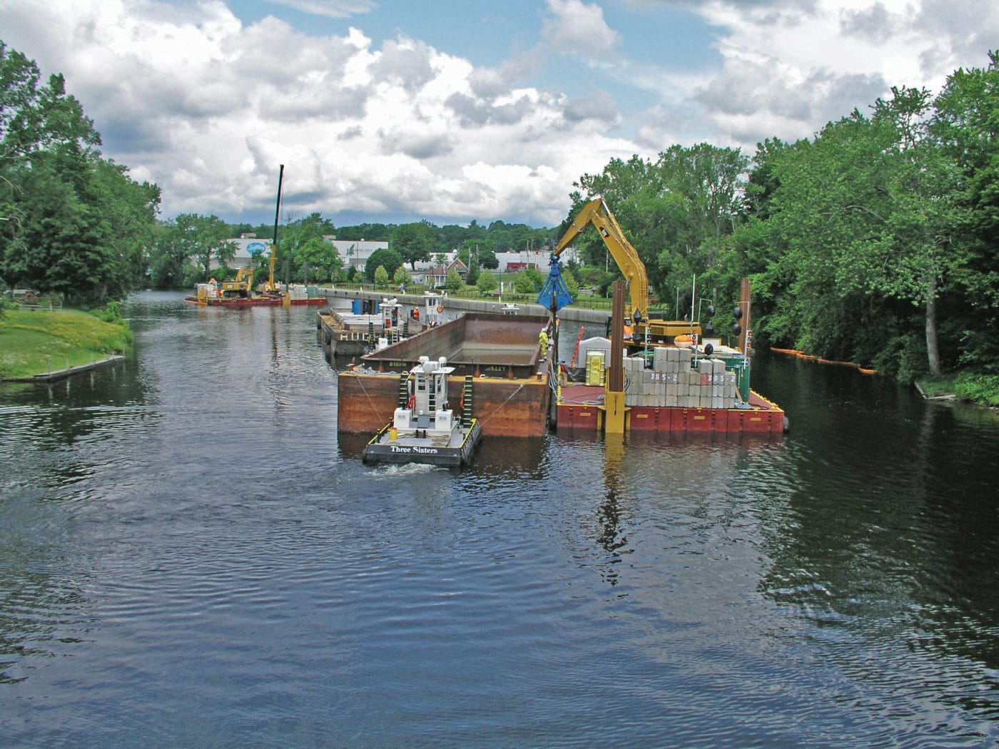 Barge dredging PCBs from Hudson River