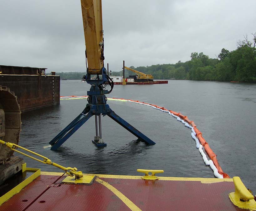 Dredging in the Hudson (Image: Environmental Protection Agency)