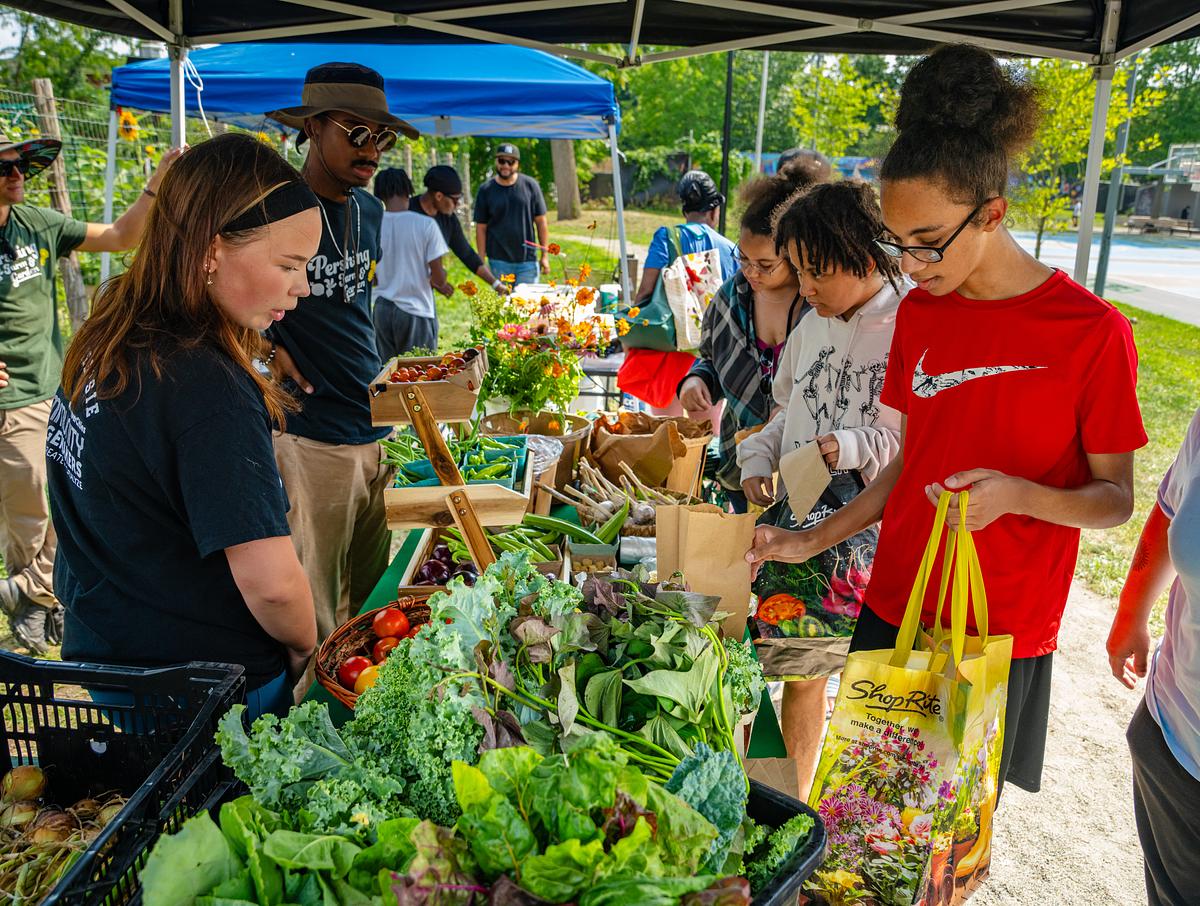 Pershing Community Farm Stand (Image: Jeff Mertz)